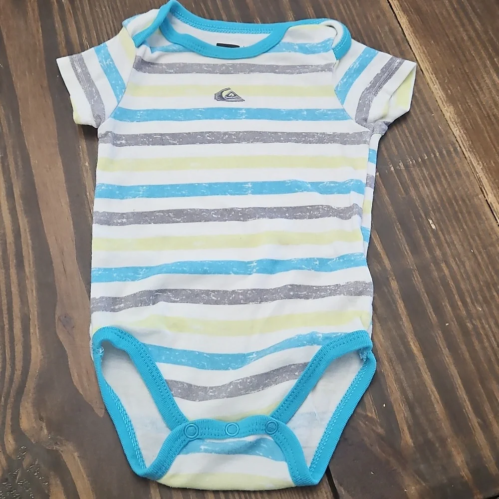 Quiksilver Bodysuit Set Size 6-9m